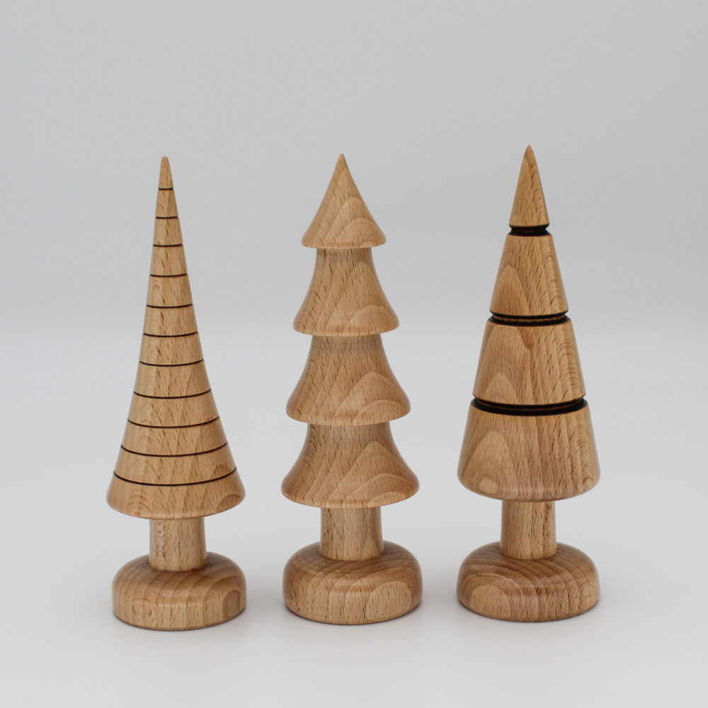 Trio de petits sapins décoratifs en bois de hêtre