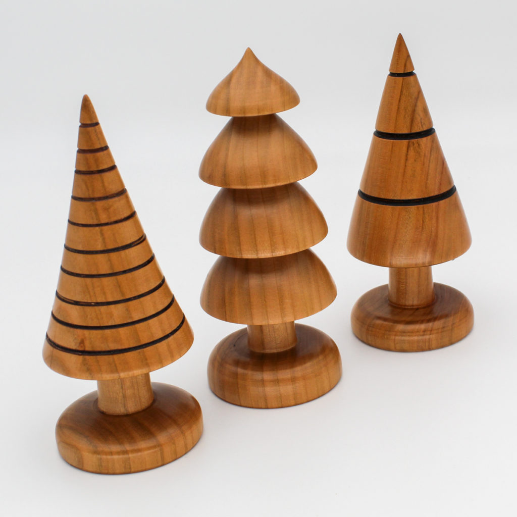 Trio de sapins décoratifs en bois de merisier