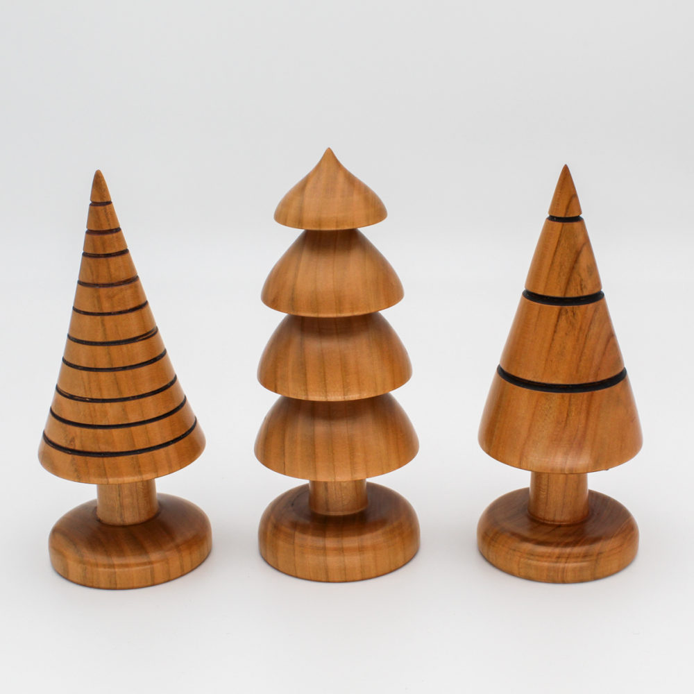 trio de sapins décoratifs en bois de merisier