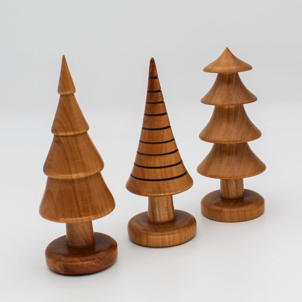 trio de sapins décoratifs en bois de merisier